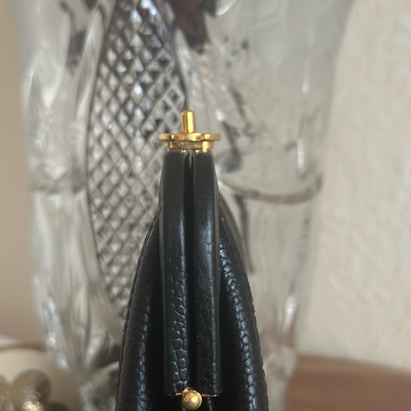 Authentic Vintage Chanel Black Caviar Kiss Lock Coin Purse - Picture 4 of 11